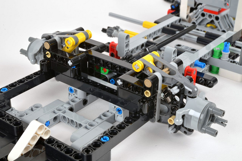 Illustration for article titled More swooning over the Lego 24 Hour Race Car